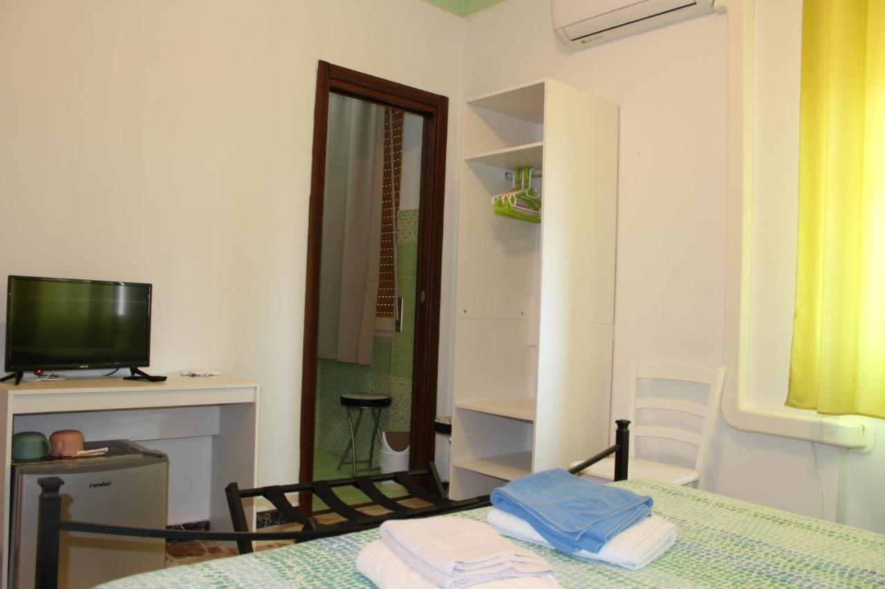Alghero Budget Bagian luar foto