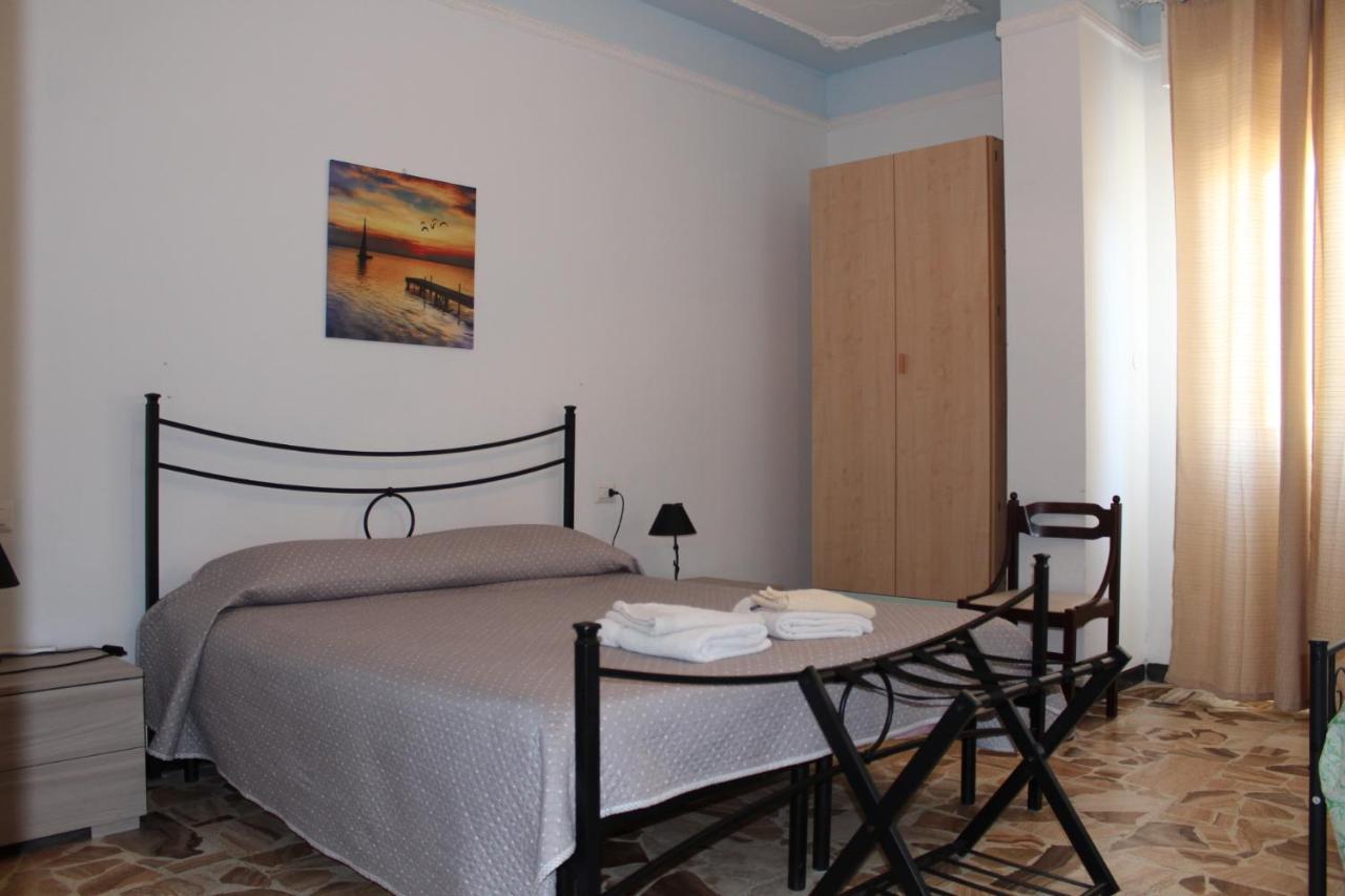 Alghero Budget Bagian luar foto