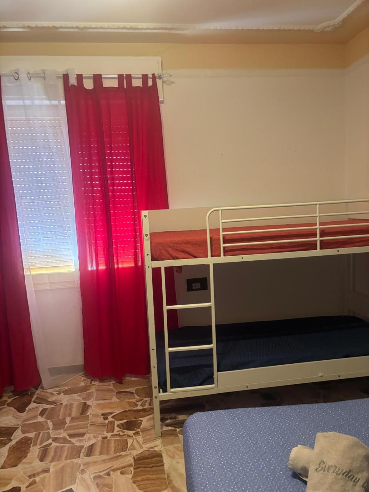 Alghero Budget Bagian luar foto
